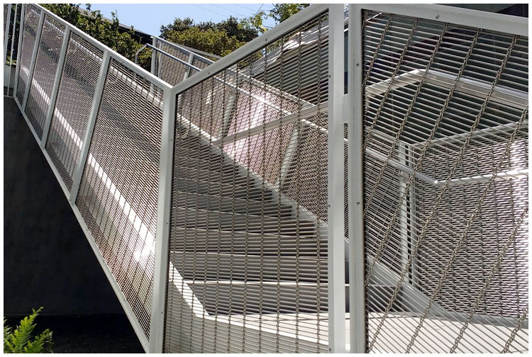 Architectural rigid mesh is used as balustrade