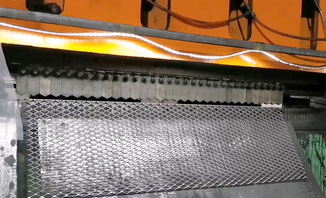 Expanded metal production machine in the production process